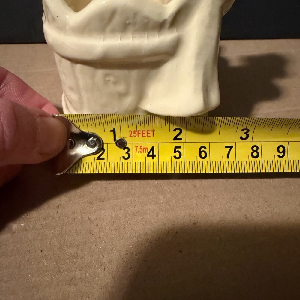 Vintage Shawnee Pottery Dutch girl planter. Super cute. Excellent condition. - Picture 7 of 10